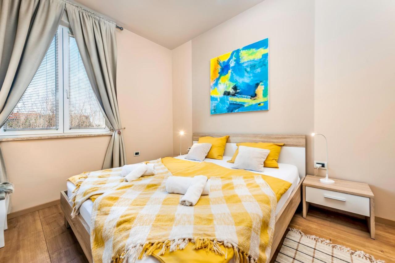 Room And Apartments Antea โรวีน ภายนอก รูปภาพ