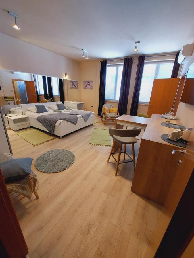 Room And Apartments Antea โรวีน ภายนอก รูปภาพ