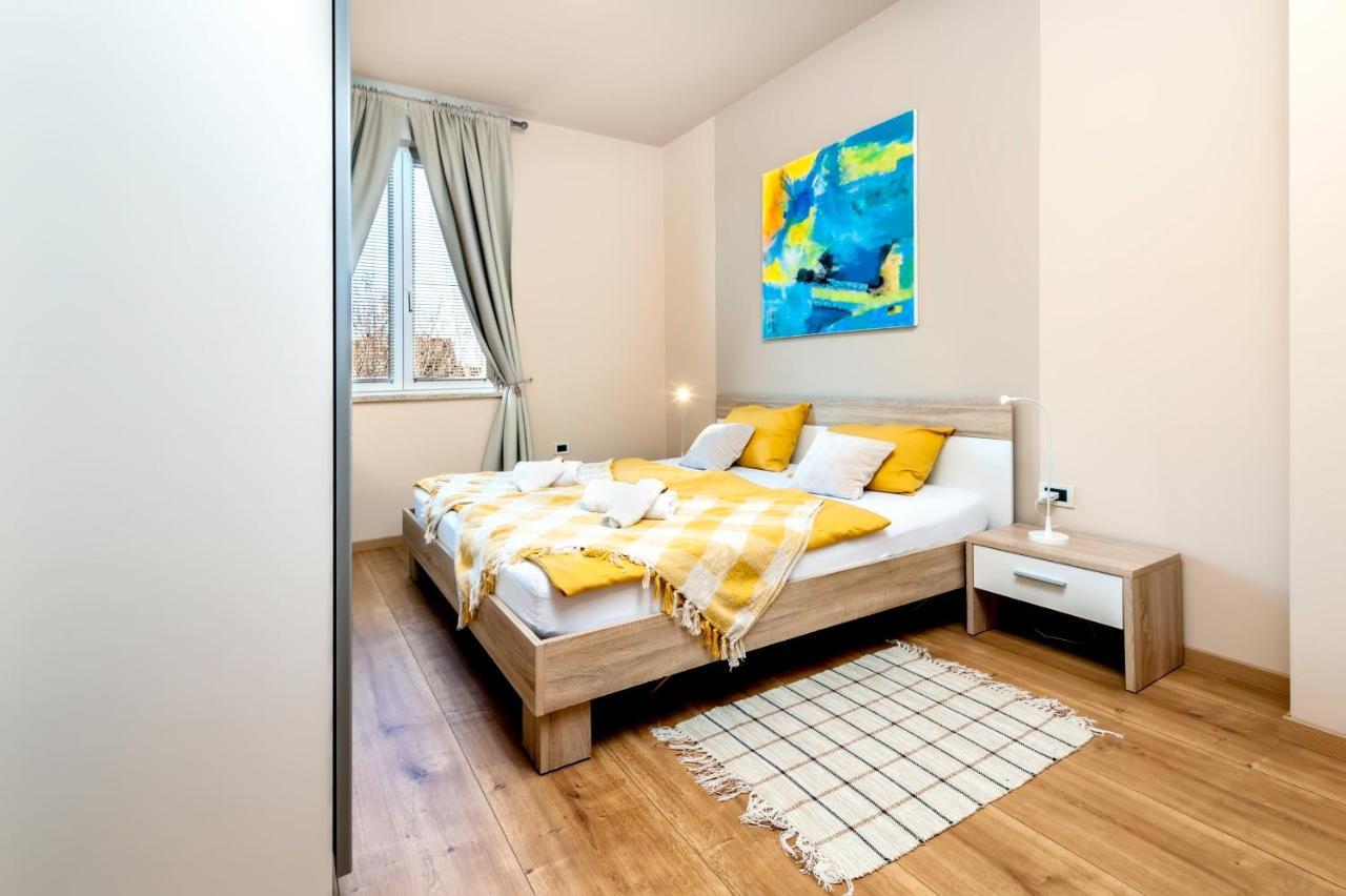 Room And Apartments Antea โรวีน ภายนอก รูปภาพ