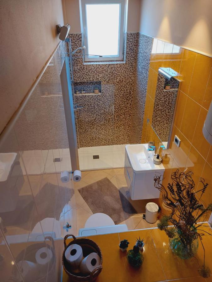 Room And Apartments Antea โรวีน ภายนอก รูปภาพ