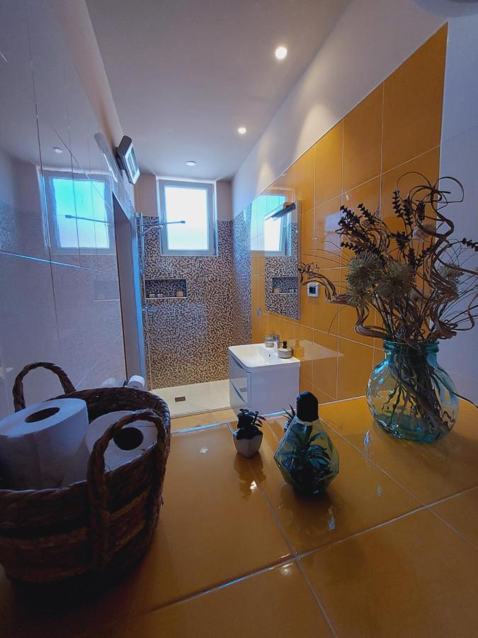 Room And Apartments Antea โรวีน ภายนอก รูปภาพ