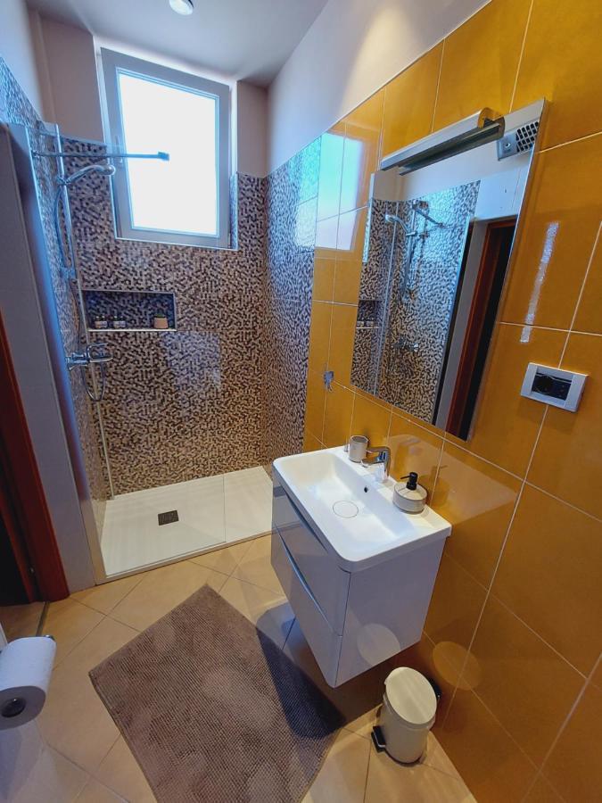 Room And Apartments Antea โรวีน ภายนอก รูปภาพ