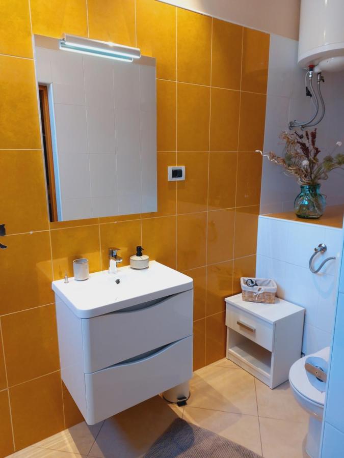 Room And Apartments Antea โรวีน ภายนอก รูปภาพ