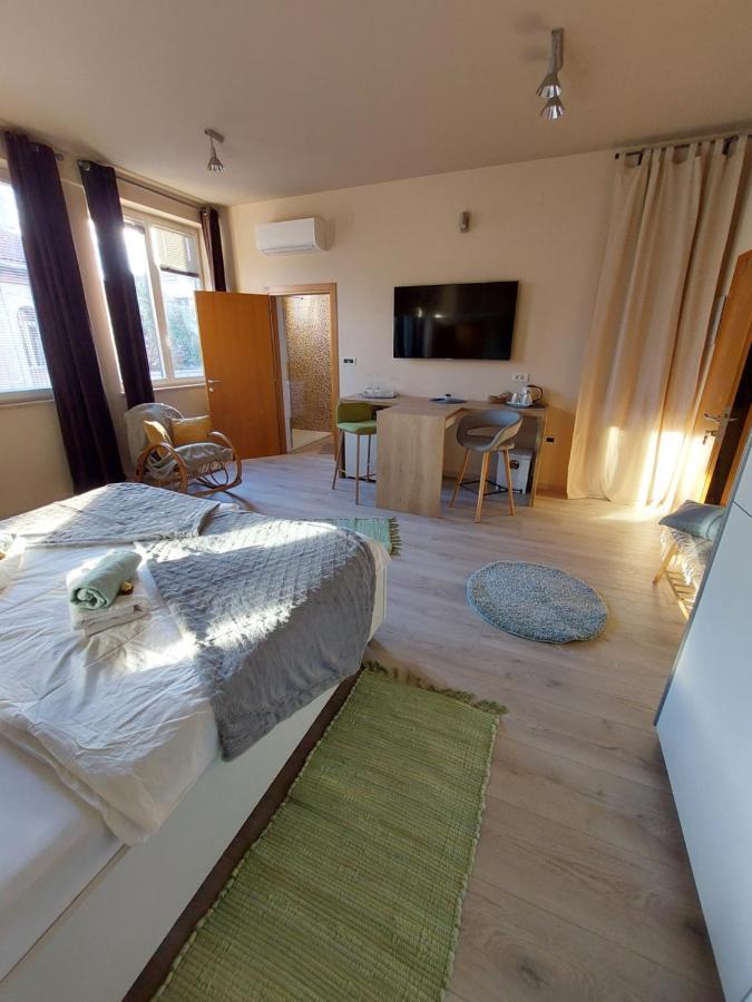 Room And Apartments Antea โรวีน ภายนอก รูปภาพ