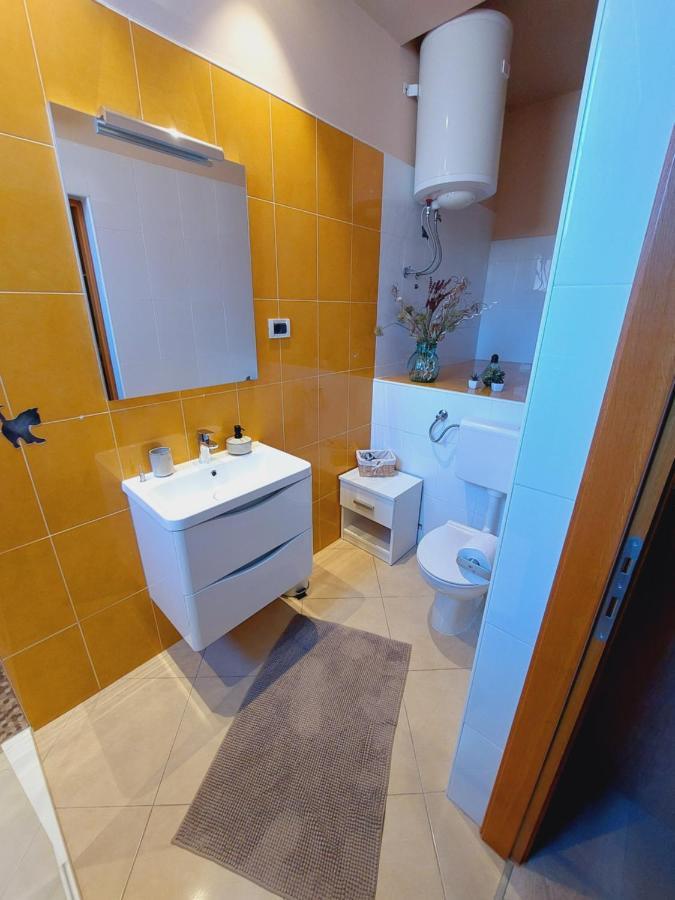 Room And Apartments Antea โรวีน ภายนอก รูปภาพ