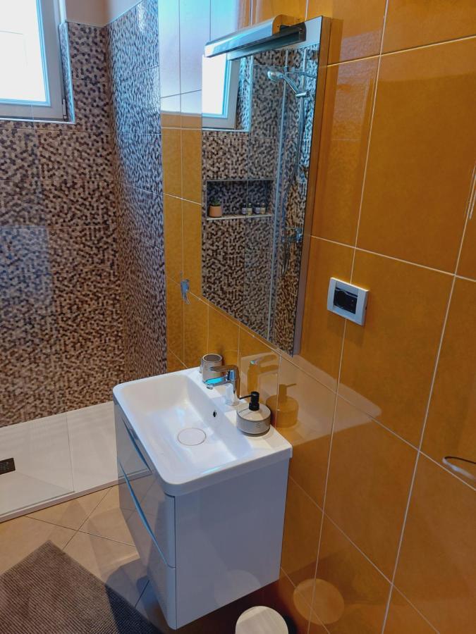 Room And Apartments Antea โรวีน ภายนอก รูปภาพ
